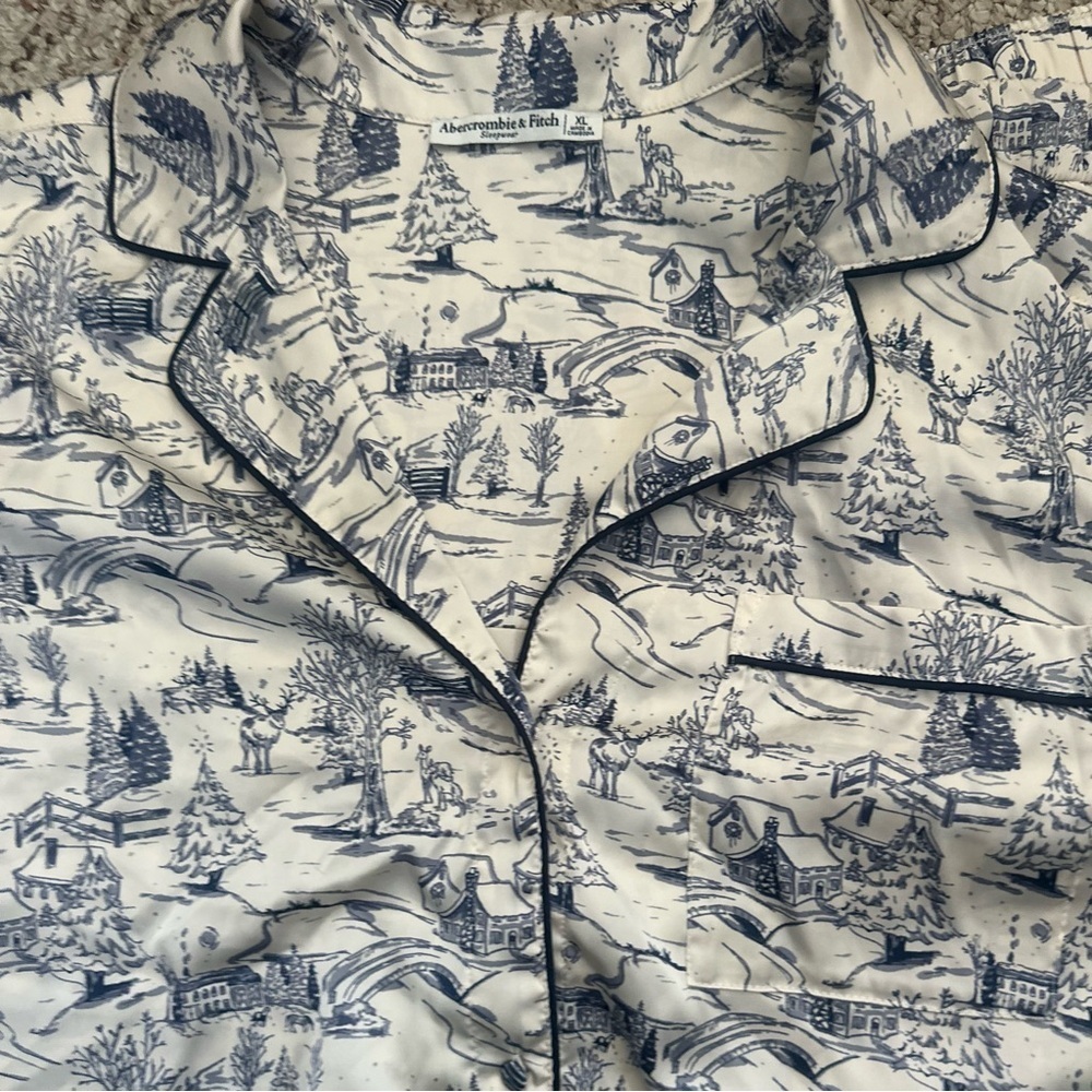 Abercrombie & Fitch Sleepwear Blue and Ivory Victorian Design Size Medium - Picture 2 of 8